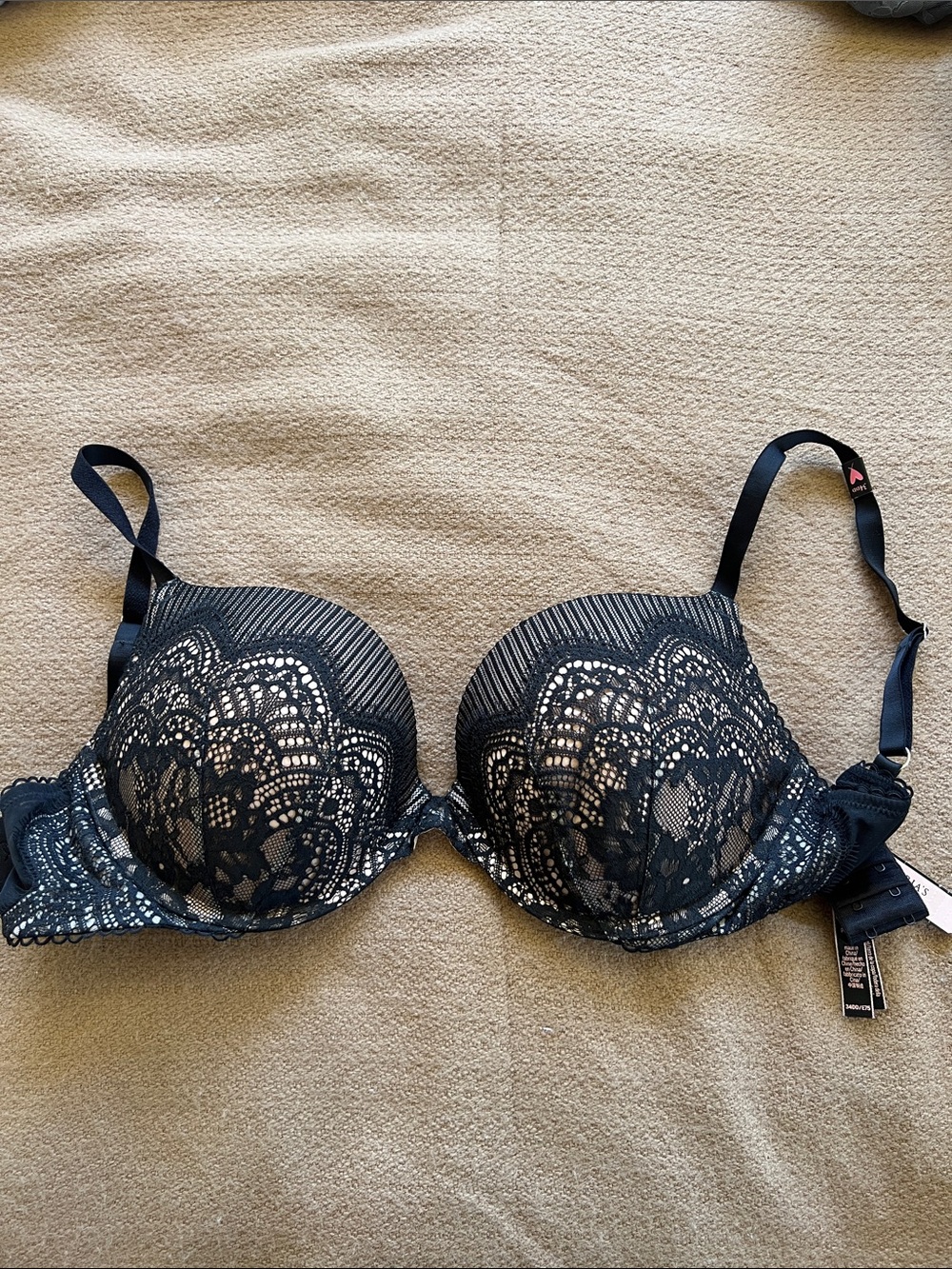 Victoria’s Secret Black Lace Push-Up Bra - NEW WITH TAG